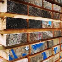 Holz lagert zur Weiterverarbeitung 2