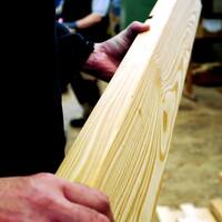 das fertig gehobelte und gefaste Holz für ein Hochbeet