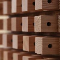 Die fertigen Holzbohlen für das Rollibeet