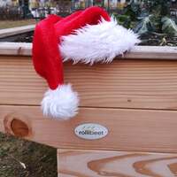 weihnachtliche Mütze auf einem Rollibeet
